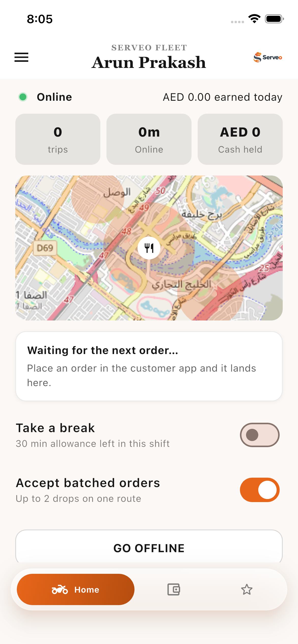Serveo Fleet home showing availability, trip totals and the delivery map